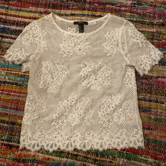Cute creamy white lace t-shirt 🤍 - Picture 2 of 3